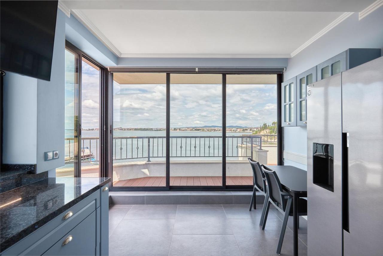 3Bd Beach Paradise With A Stunning View With Parking By Flat Mаnаger نيسيبار المظهر الخارجي الصورة